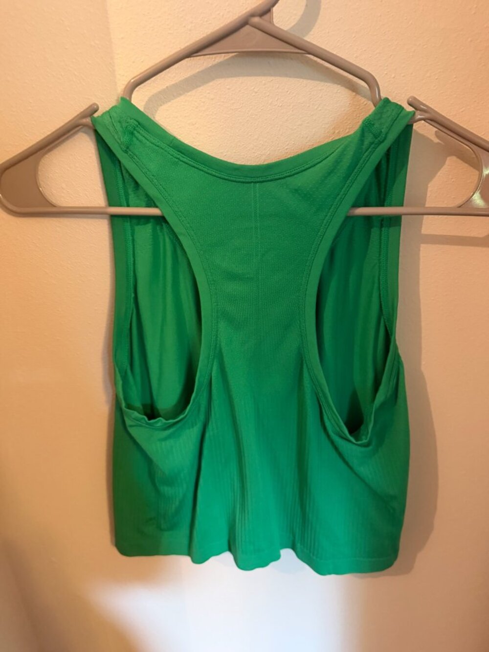 All in Motion XS 3-Piece Workout Set in Vibrant Green: Shorts, Bra & Top - Picture 7 of 12